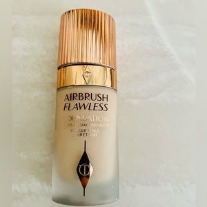 Charlotte Tilbury Airbrush Flawless
Foundation in shade cool